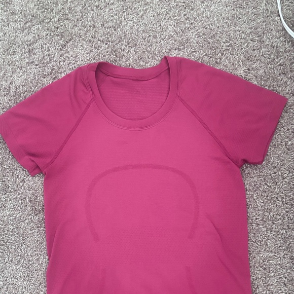 lululemon athletica Swiftly Tech Shoet Sleeve Waist Lengrh top - Picture 4 of 4